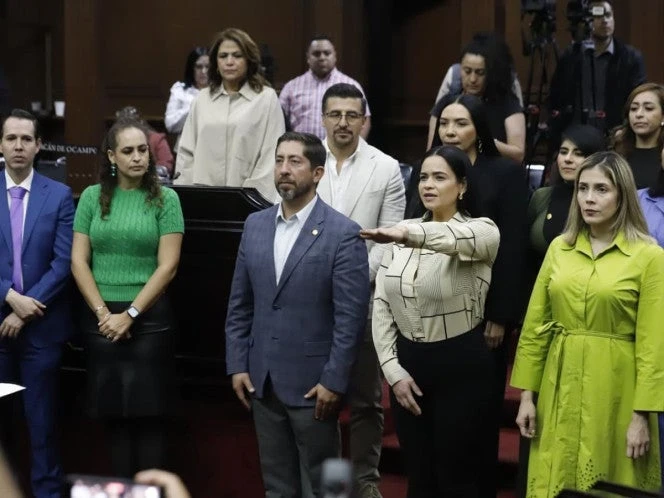 Rinden protesta ediles sustitutos en Tepalcatepec y Tacámbaro, Michoacán