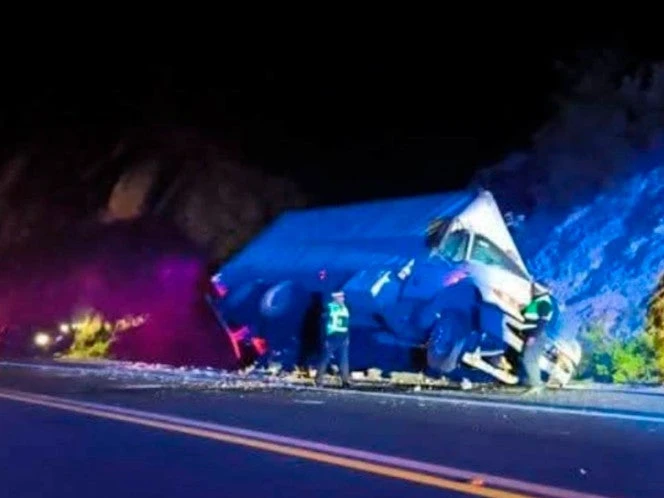 ¡El volante como escudo! Conductor embiste a asaltantes en la Cuacnopalan–Oaxaca