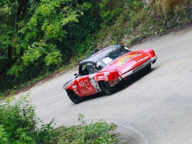 Accidente en La Carrera Panamericana 2025 deja lesionados en zona de espectadores