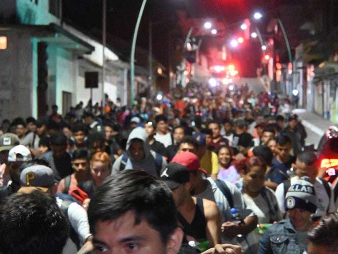 A horas de que asuma Trump, sale caravana migrante de Tapachula