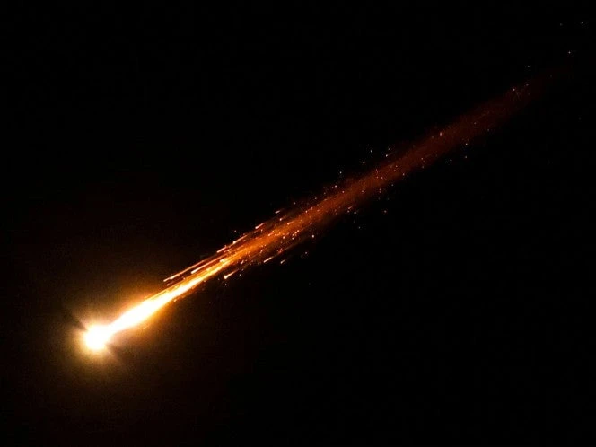 Irán lanza misiles hipersónicos contra Israel y recibe bombardeo en universidad