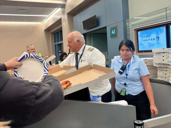 Piloto compra 30 pizzas a pasajeros; los compensó por un aterrizaje de emergencia