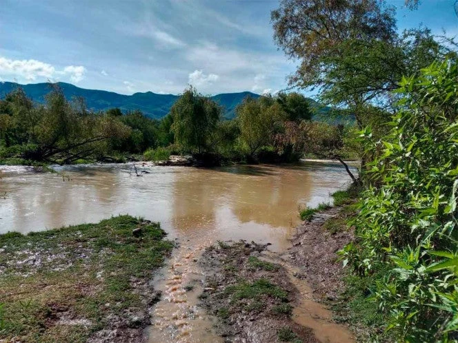 Tras intensa búsqueda, encuentran cuerpo de menor arrastrado por río en Durango