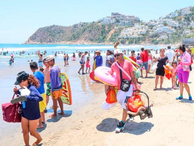 Centros turísticos de Guerrero lucen abarrotados por Semana Santa