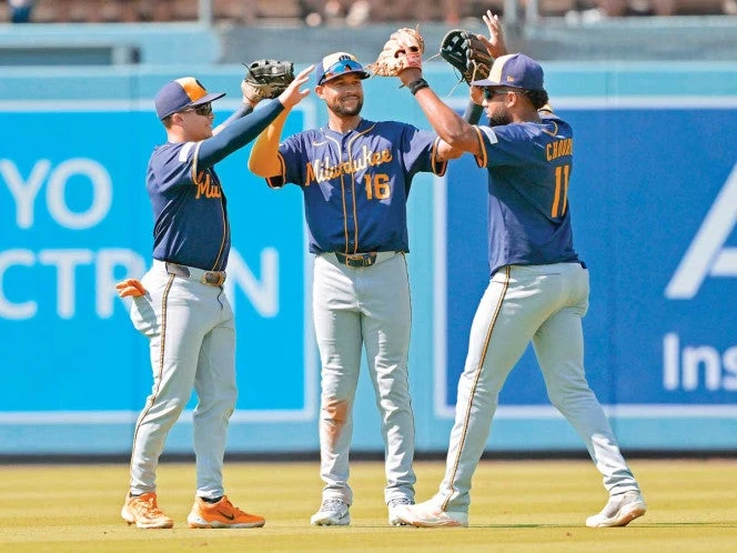 Brewers barre a los campeones, el equipo del momento 