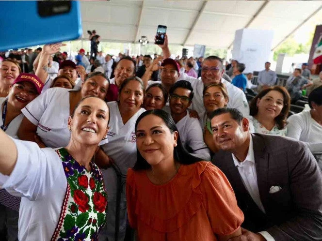Armenta celebra inauguración de torres médicas para niños con cáncer y cardiopatías en Puebla
