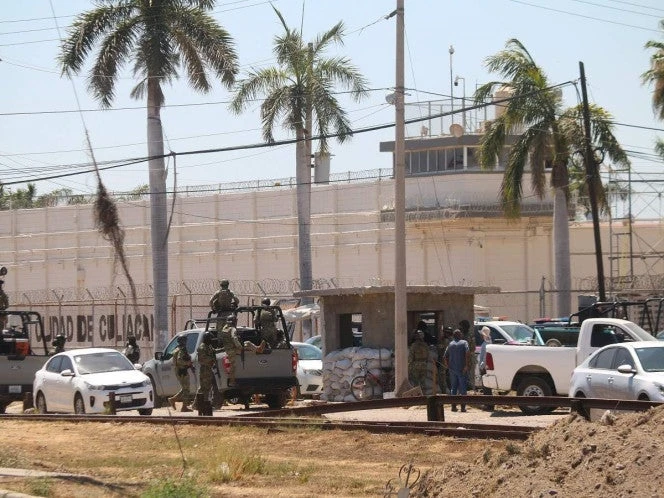 Riñen internos del penal de Culiacán; autoridades retoman control