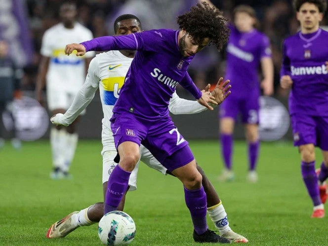 'Chino' Huerta y Anderlecht son alejados del podio en Bélgica