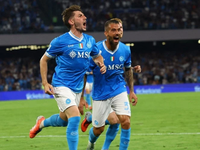 Napoli mantiene la cima en solitario de la Serie A