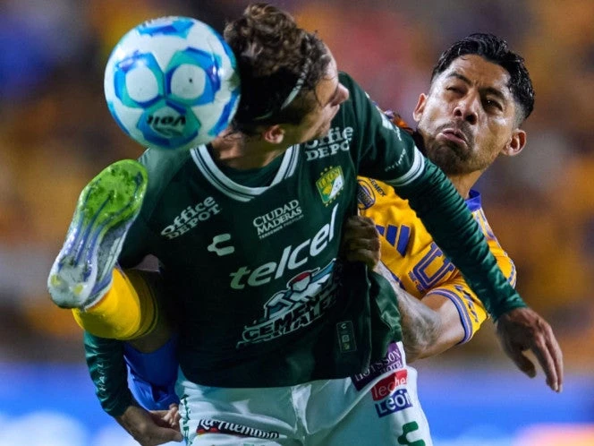 Tigres, con 10 hombres, rescata un empate ante León en el Apertura 2025