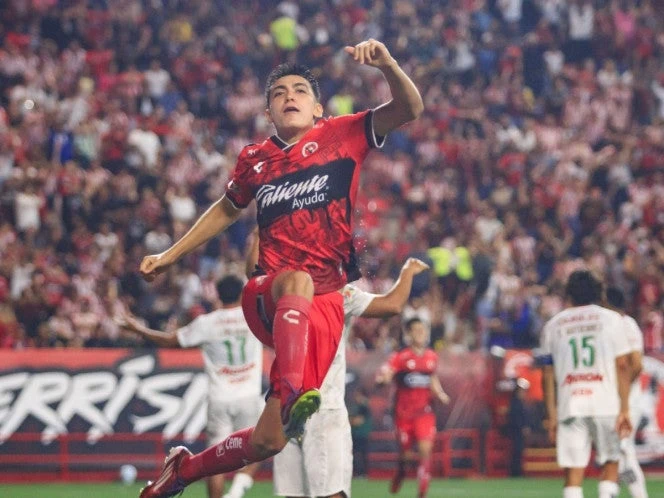 Apertura 2025: Chivas saca agónico empate ante Xolos en noche de doblete de Mora