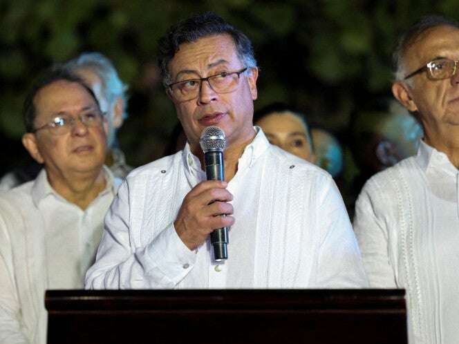 Gustavo Petro reprende a todo su gabinete... y lo emiten en cadena nacional