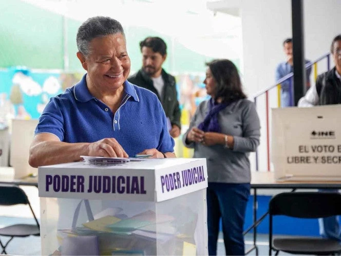 Vota Julio Menchaca por fortalecer democracia