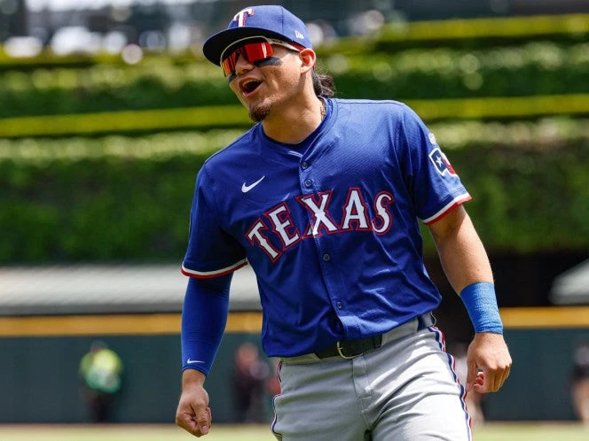 Alejandro Osuna luce en derrota de Rangers ante Toronto