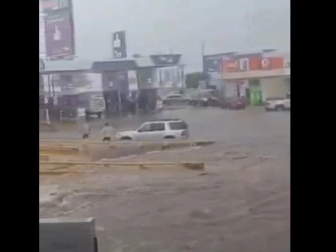 Lluvias provocan inundaciones y cierre de vialidades en SLP 