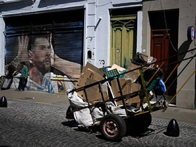 Milei golpea la economía real; argentinos siguen padeciendo pobreza