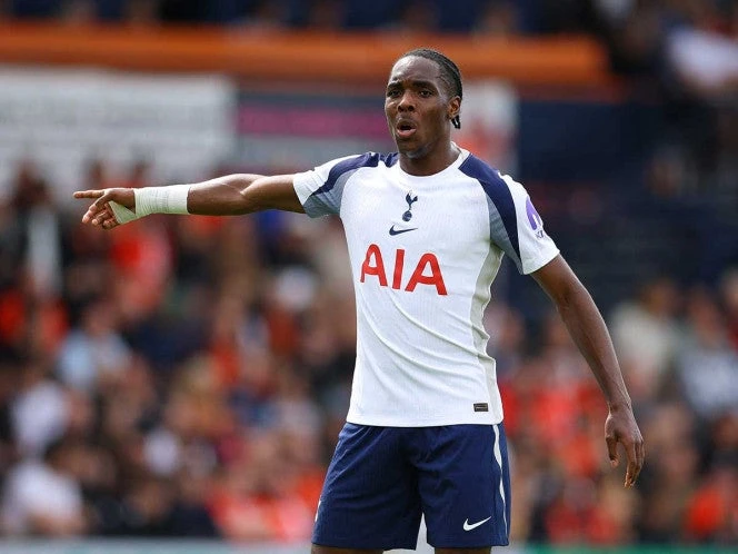 Tottenham estalla contra insultos racistas a Mathys Tel