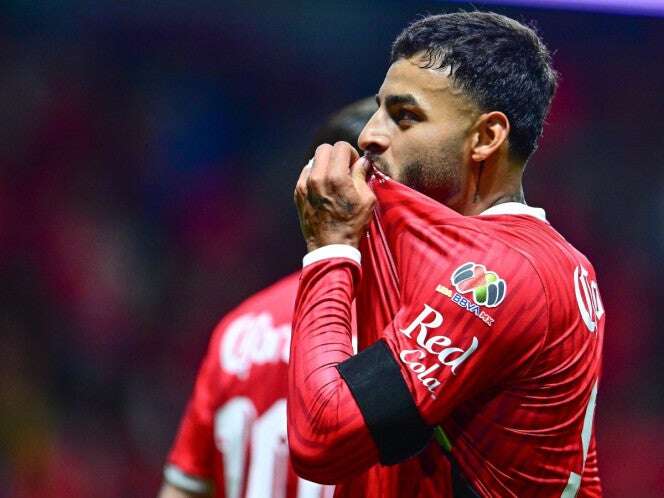 ¡Toluca vence a Chivas con polémica y 'traición' de Alexis Vega!