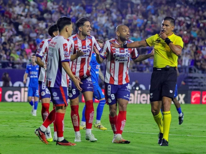 Perdonan expulsión a Joao Pedro de San Luis tras revisión de la Comisión Disciplinaria