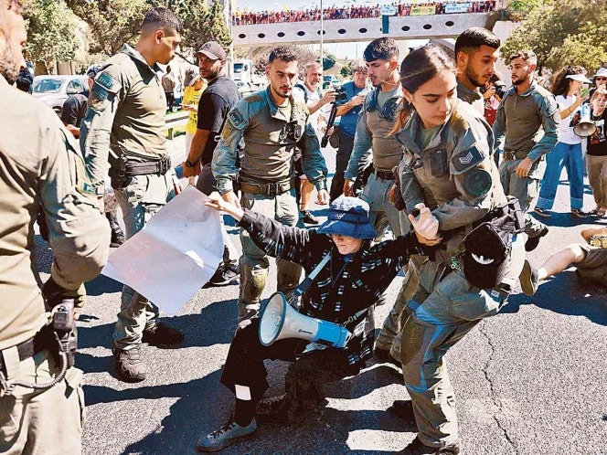 Israelíes bloquean calles como protesta
