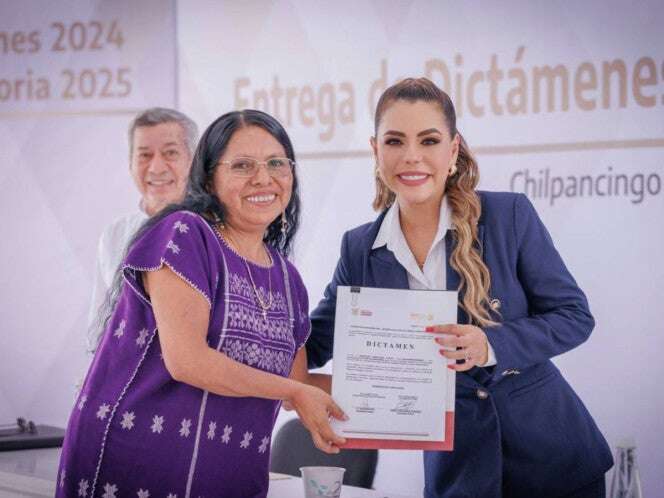 Evelyn Salgado otorga estímulos a 508 trabajadores educativos y firma convocatoria para Carrera Administrativa 2025