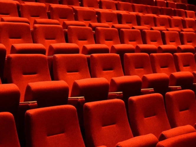 Abuelito va al cine y muere en plena función