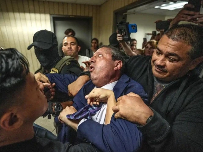 Detienen a candidato a alcaldía de Nueva York que defendía a un migrante | VIDEO