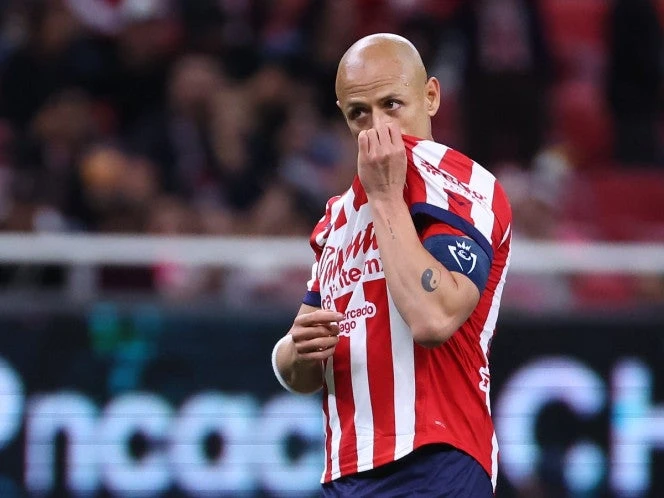 Chicharito enseña lo que hace en un día... y lo revientan