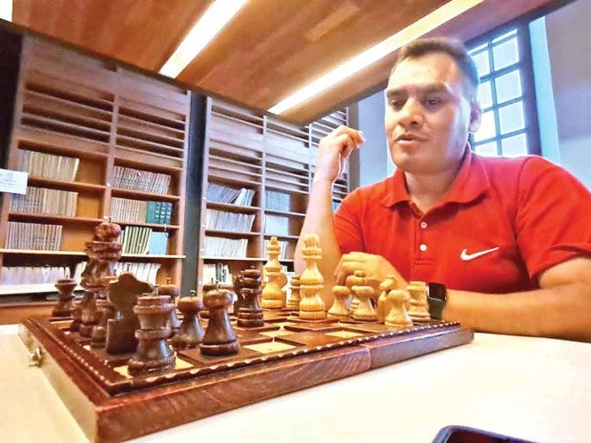 Ajedrez para invidentes: Iván Hernández, la mente que juega en la oscuridad