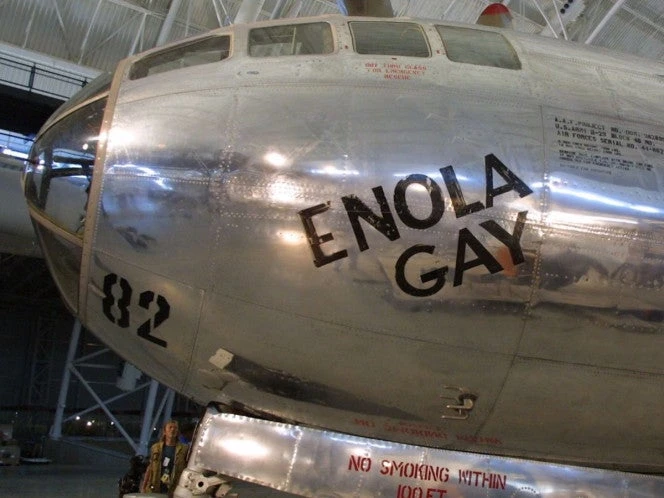 El Pentágono borra imagen histórica del 'Enola Gay'... por su purga contra las políticas 'progres'