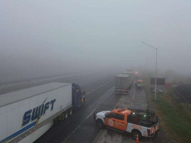 VIDEO: Cierran autopista Monterrey-Saltillo por percance vial y neblina