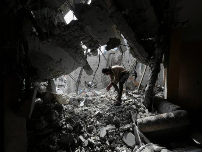 Israel intensifica bombardeos y deja 42 muertos en Gaza, incluidos niños y refugiados