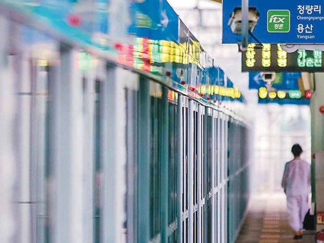 Momento de pánico: Hombre incendia metro de Seúl; deja 23 hospitalizados