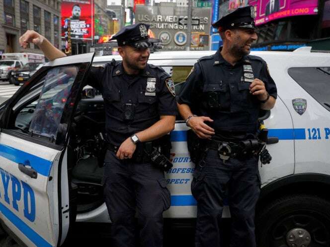 Unidad de la policía de Nueva York realizaba arrestos ilegales y 'cateos' sin ropa