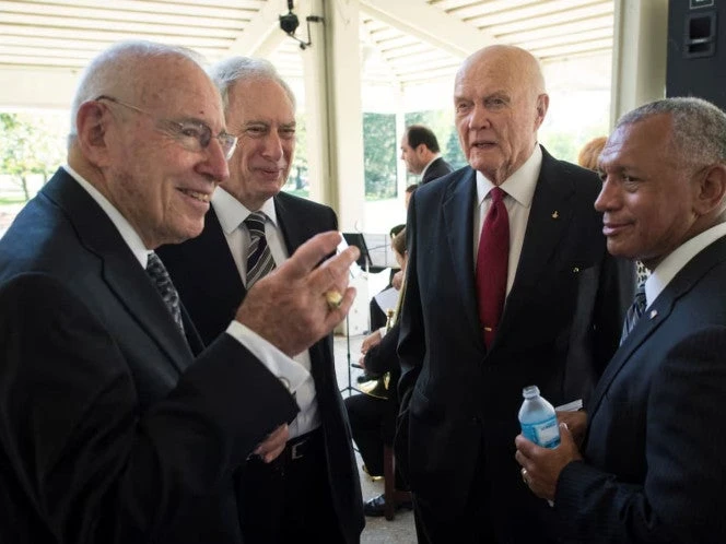 'Houston, tenemos un problema', muere Jim Lovell, comandante del Apolo 13