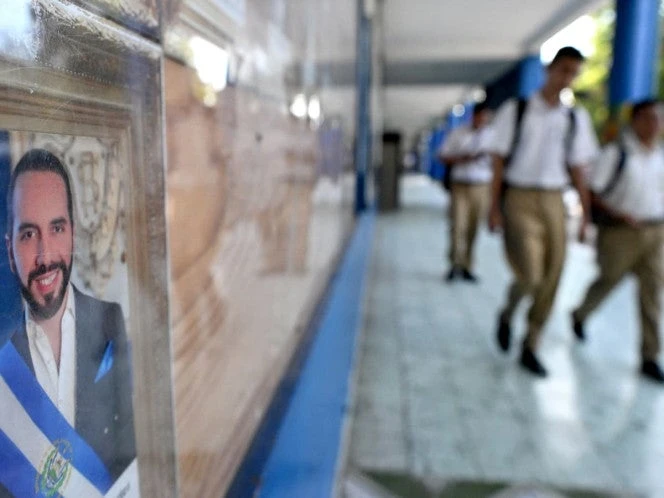 Bukele defiende sus estrictas medidas escolares pese a críticas de 'militarización'