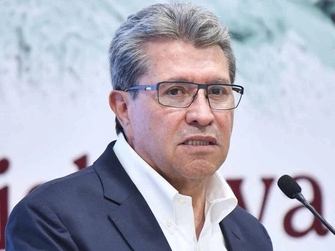 Ricardo Monreal impulsa acceso libre y gratuito a las playas marítimas del país