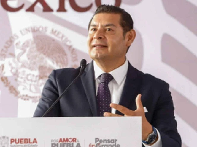 Alejandro Armenta reitera su compromiso con la libertad de expresión