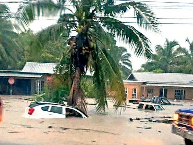 Lluvias inundan casas e incomunican zonas