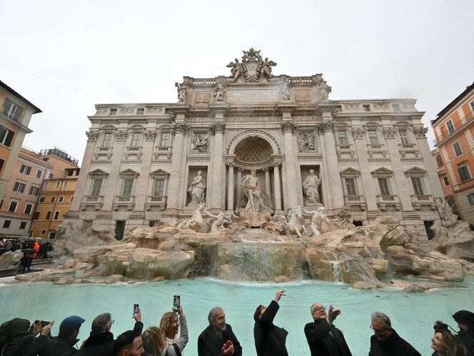 Reabre tras su “manita de gato” la famosa fuente de Trevi 