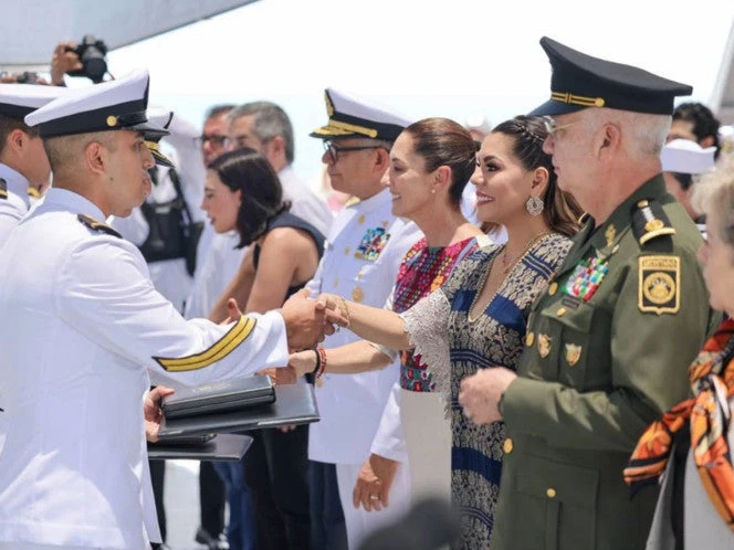 Evelyn Salgado y la presidenta Claudia Sheinbaum conmemoran el Día de la Marina