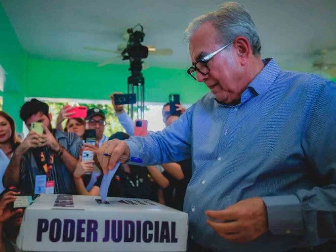 Rubén Rocha ejerce su derecho al voto en histórica jornada electoral sin contratiempos