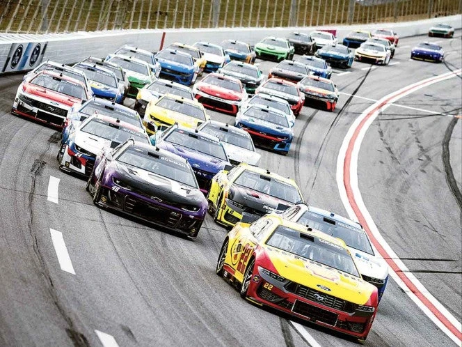 Se aproxima Nascar, carrera salvaje