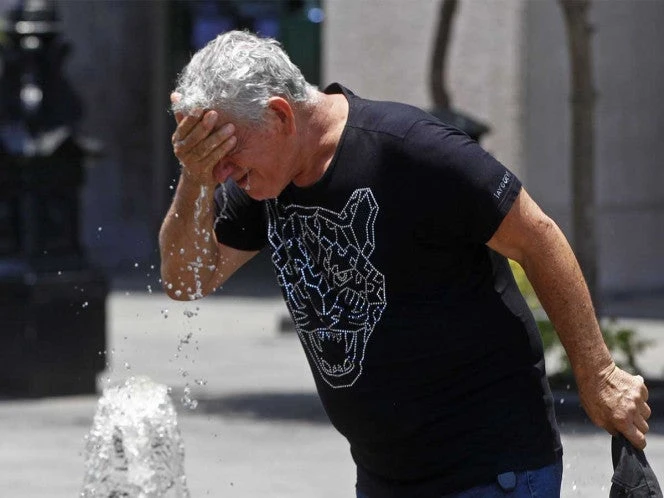 México suma 77 muertes y más de mil 600 casos por golpe de calor