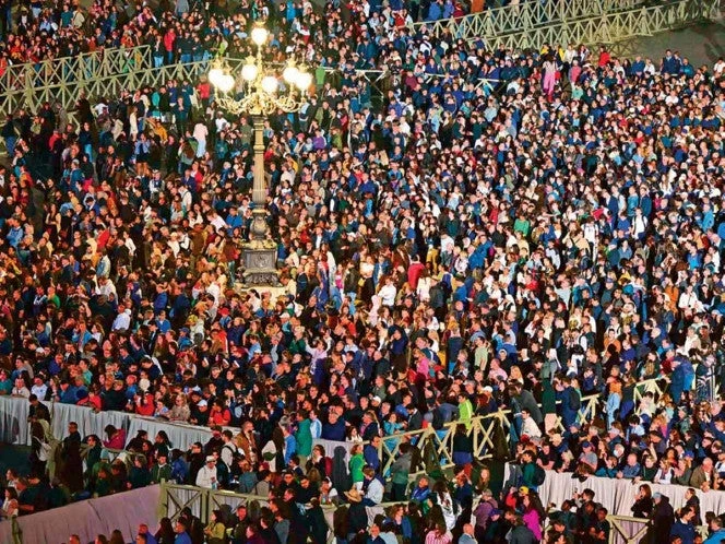 Crece presencia de fieles católicos