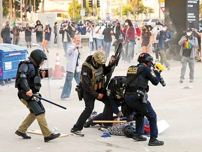 Corte Suprema de EU reautoriza las redadas antimigrantes en Los Angeles