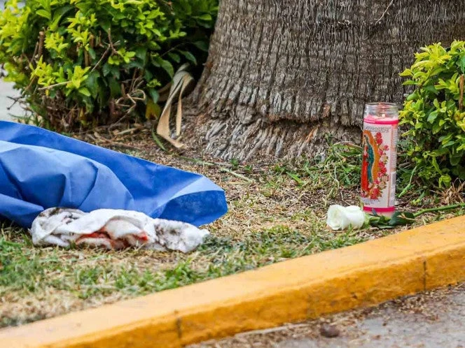 Mamá lo dejó encargado, sale en un scooter con su amigo y atropellan  