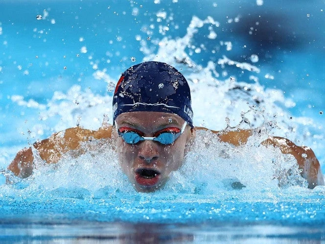 Léon Marchand va por récord del mundo de 200m combinado