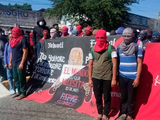 Exigen justicia normalistas de Ayotzinapa por 2 de sus compañeros asesinados hace 13 años