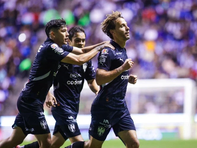 Apertura 2025: Monterrey reafirma el liderato con victoria sobre Puebla 4-2